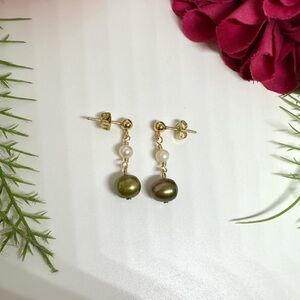 NEW⚜️ Olive Freshwater Pearl Dangly Earrings